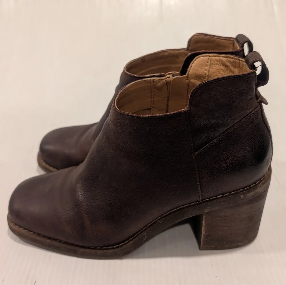 CROWN VINTAGE Hashel Brown Leather Square Toe Chunky Heel Western Ankle Boots